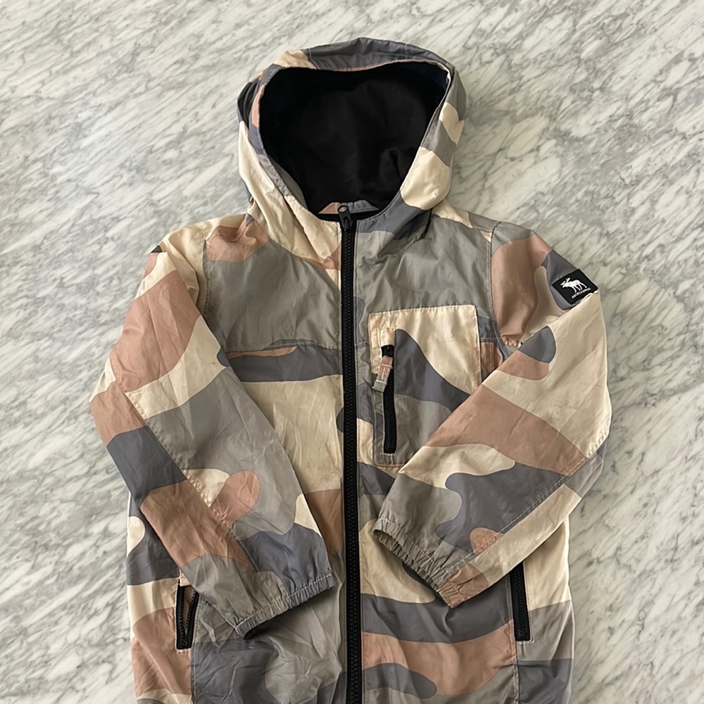 Boys Abercrombie wind breaker. Size 5/6. Camo